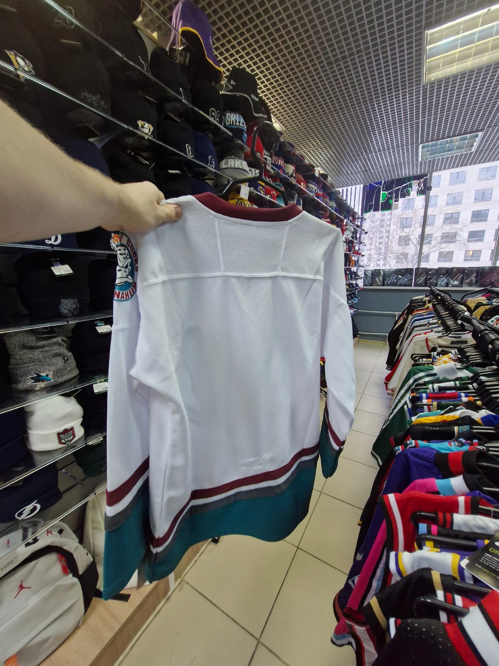 Свитер Анахайм белый