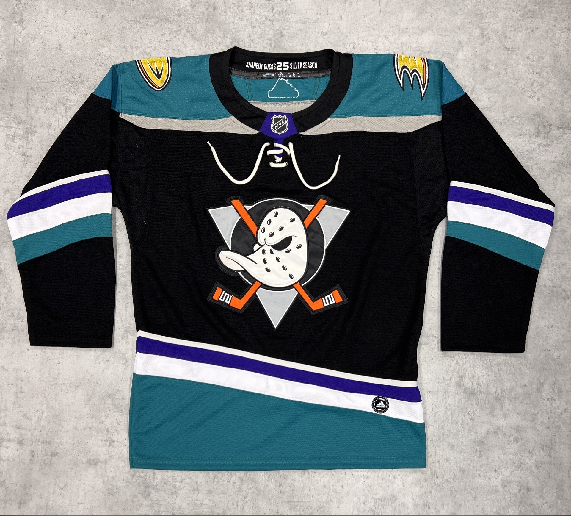 Свитер Анахайм черный